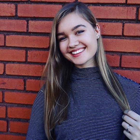 Meet your Posher, Lea - Picture 1 of 1